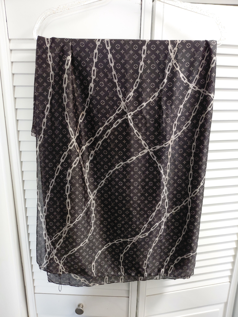Designer Luxury-Inspired Black And White Chain Print Silk Scarf - Picture 7 of 8